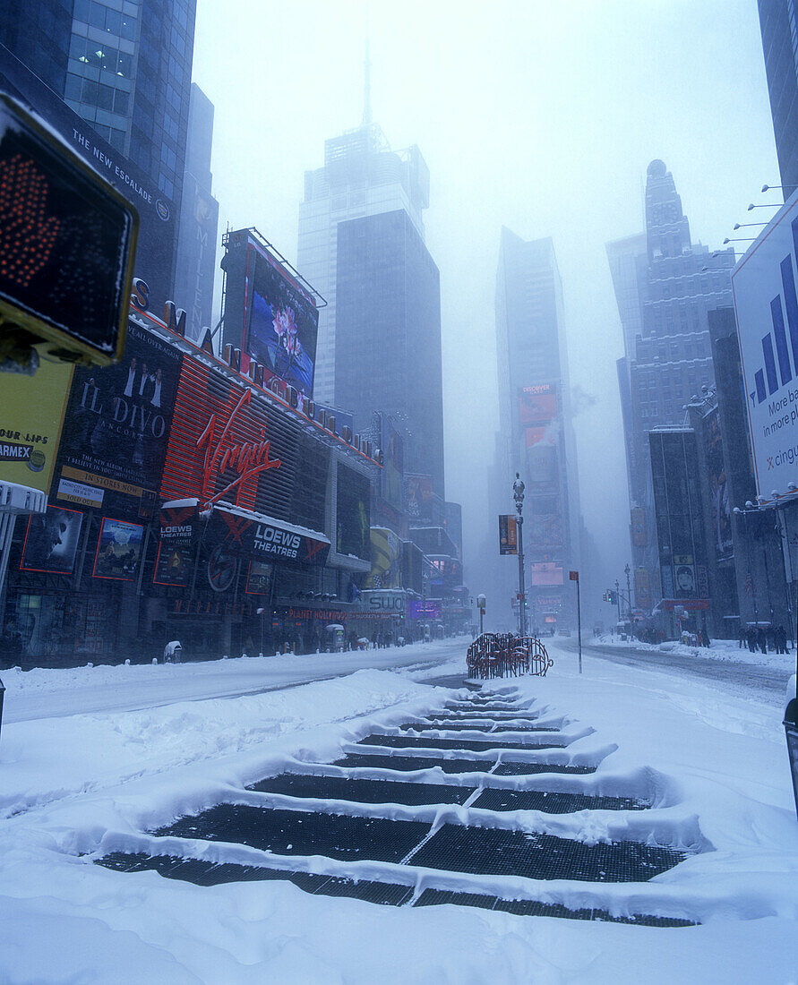 Blizzard, Times square, Midtown, Manhattan, New York, USA