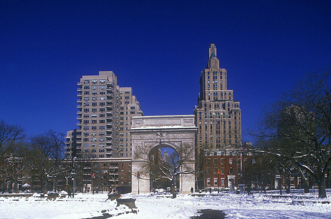 Snow, Washington square Park, Greenwich village, Manhattan, New York, USA