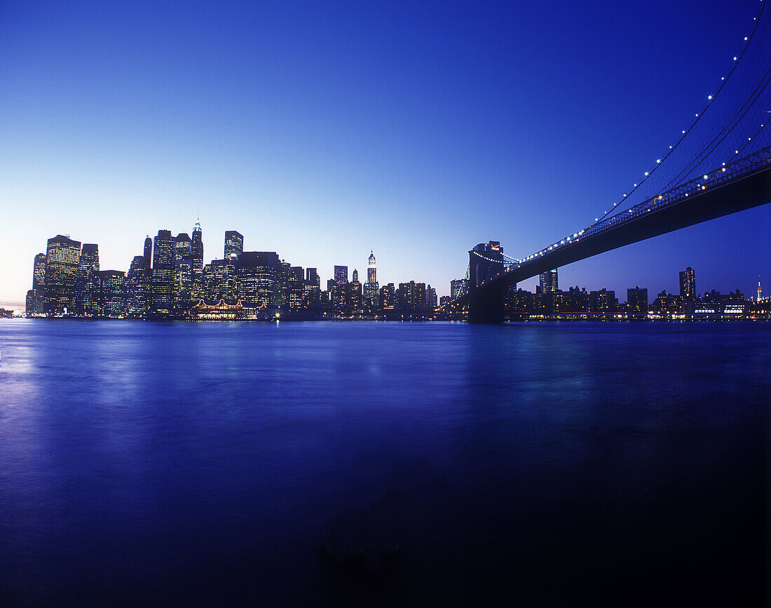 Brooklyn bridge, Downtown skyline, Manhattan, New York, USA