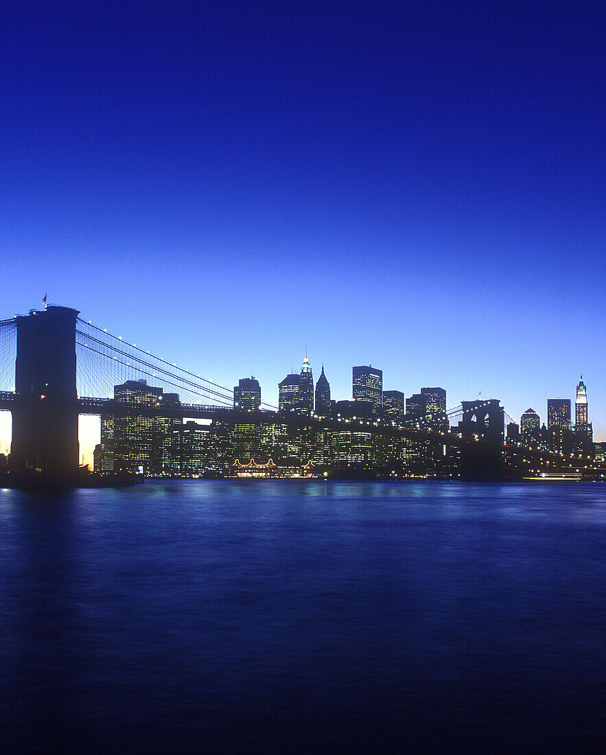 Brooklyn bridge, Downtown skyline, Manhattan, New York, USA