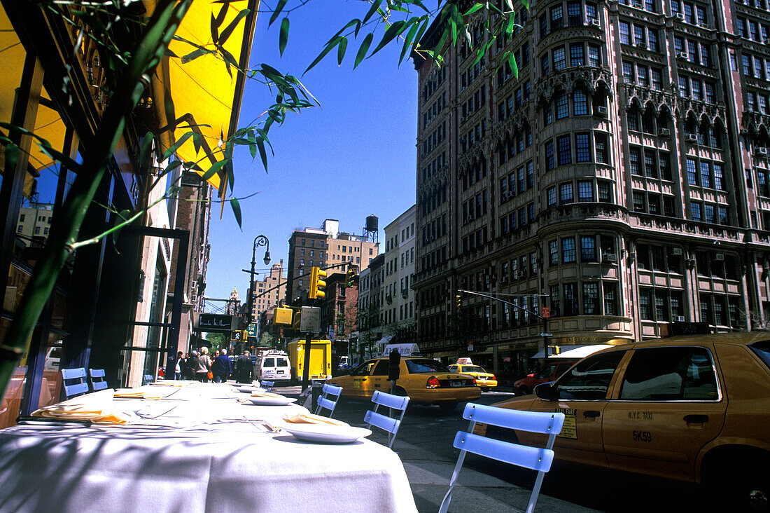 Outdoor tables, Cafe, Madison Avenue, Midtown, Manhattan, New York, USA