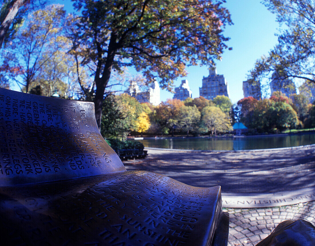 Anderson statue, Model boat pond, Central Park east, Manhattan, New York, USA