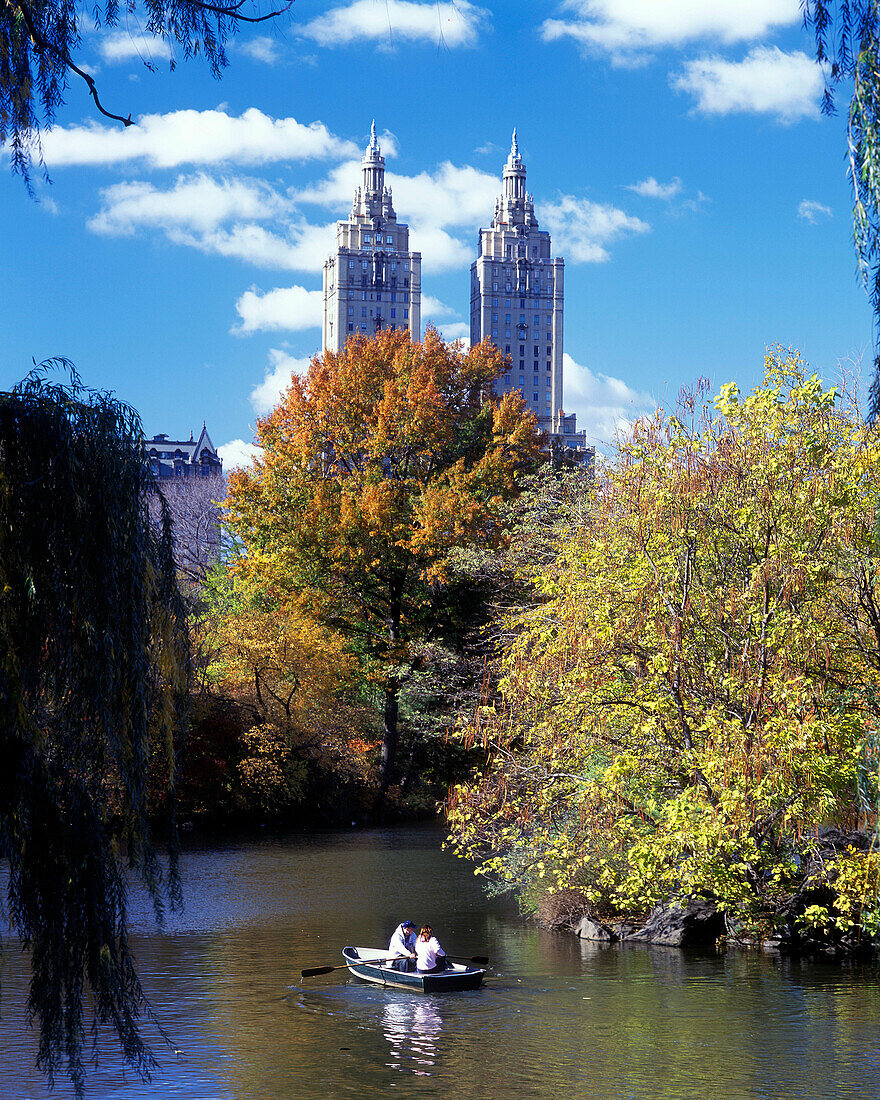 Model boat pond, Central Park east, Manhattan, New York, USA