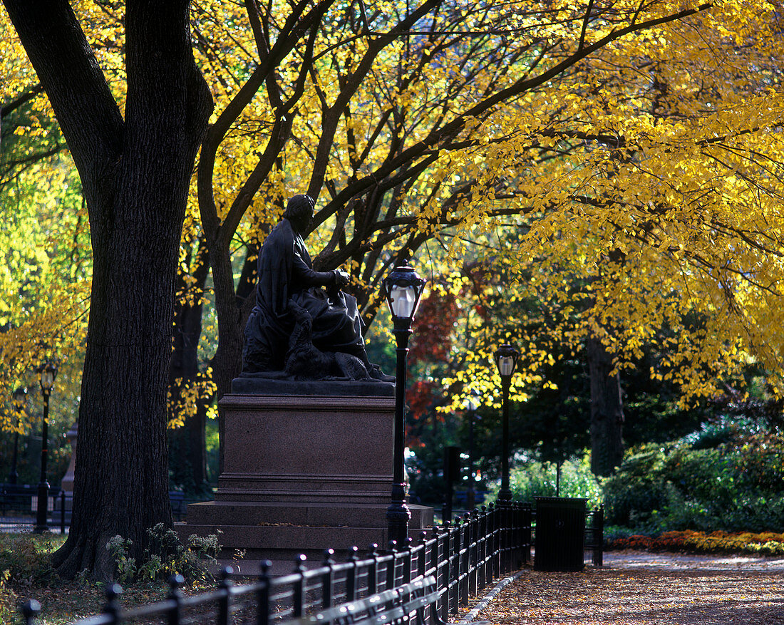 Walter scott statue, The mall, Central Park, Manhattan, New York, USA