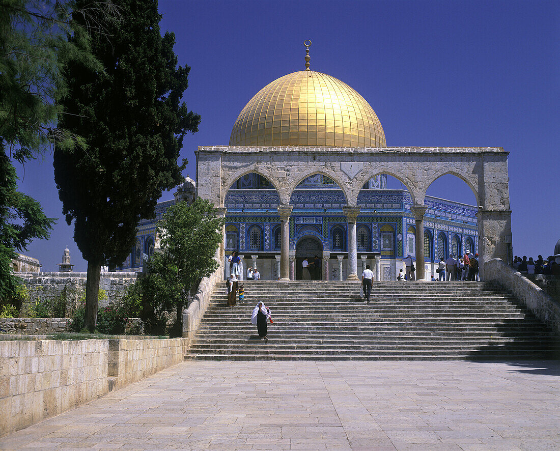 Column entrance, Omar mosque, Dome of the rock, Temple mount, Jerusalem, Israel.