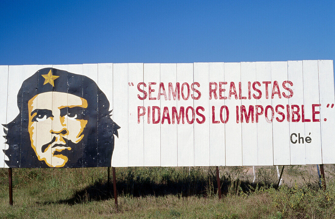Road. Communist propaganda with Ché Guevara. Pinar del Río Province. Cuba.