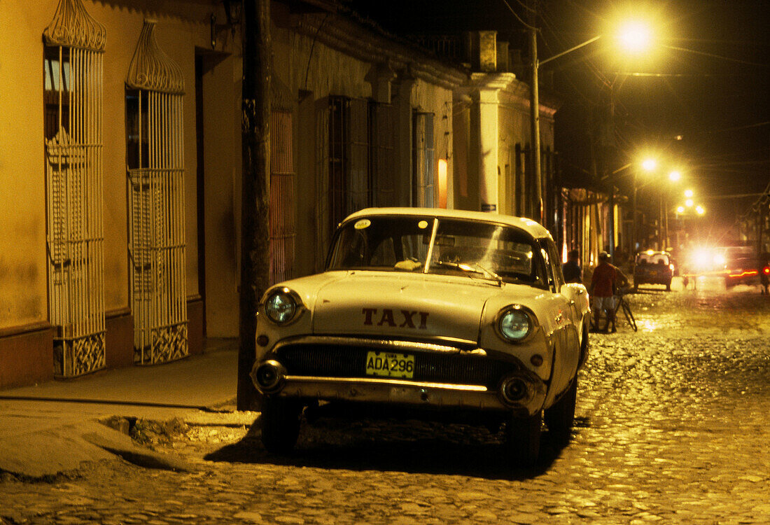 Classic car, Trinidad. Sancti Spíritus province, Cuba