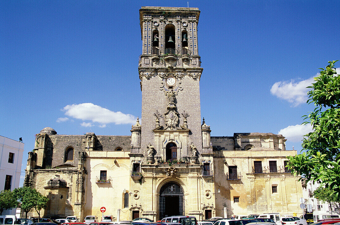 Church of Santa María with its Plateresque main facade in Plaza del Cabildo. Arcos de la Frontera. Cádiz province, Andalusia, Spain