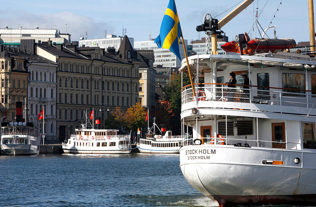 Fähren, Nybroviken Hafen, Östermalm, Stockholm, Schweden