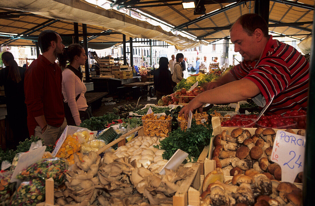 Gemüsemarkt in Venedig, Venezien, Italien
