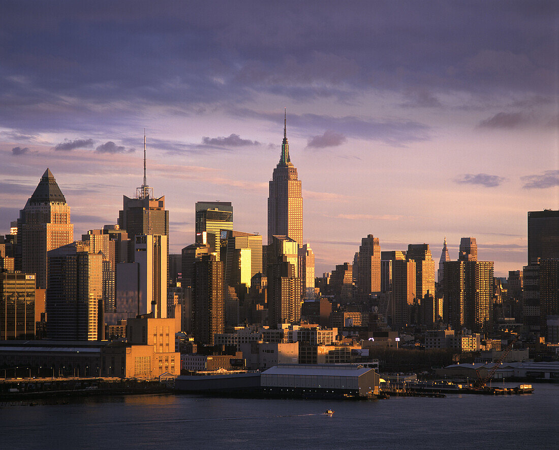 Empire State Building, Mid-town skyline, Manhattan, New York, Usa