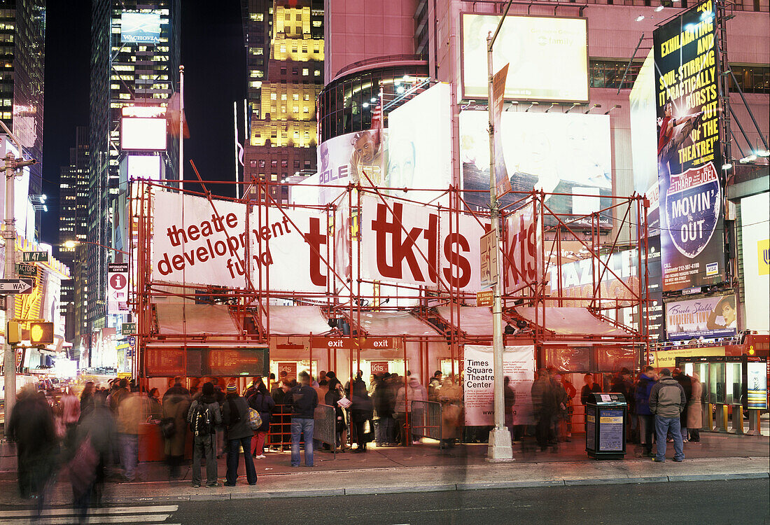 Tkts theater ticket booth, Times square, Manhattan, New York, USA