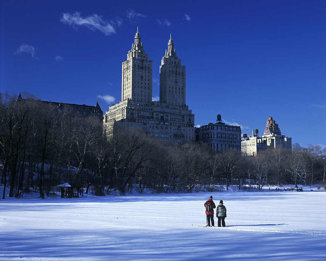 Skiers, Lake, Pond, Central Park, Manhattan, New York, USA