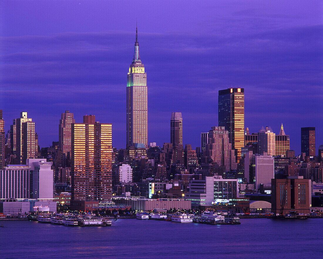 Empire State Building, Midtown skyline, Manhattan, New York, USA