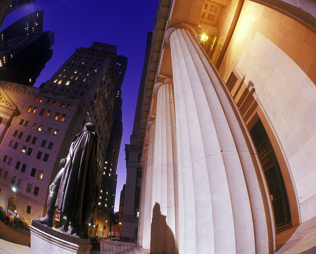 Washington statue, Wall Street, Financial district, Manhattan, New York, USA