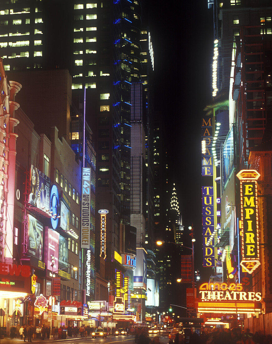 Street scene, 42nd Street, Midtown, Manhattan, New York, USA