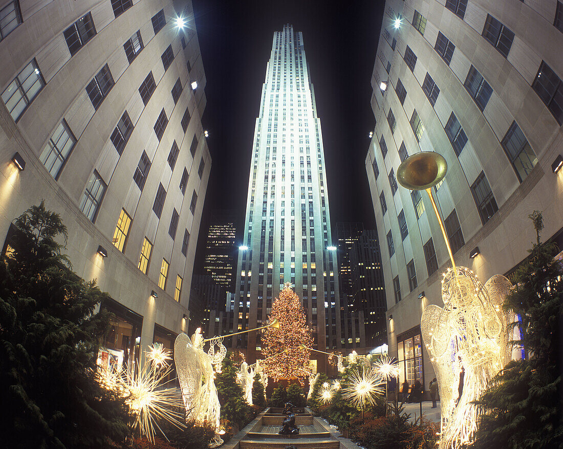 Christmas angels, Rockefeller Center, 5th. Avenue, Manhattan, New York, USA