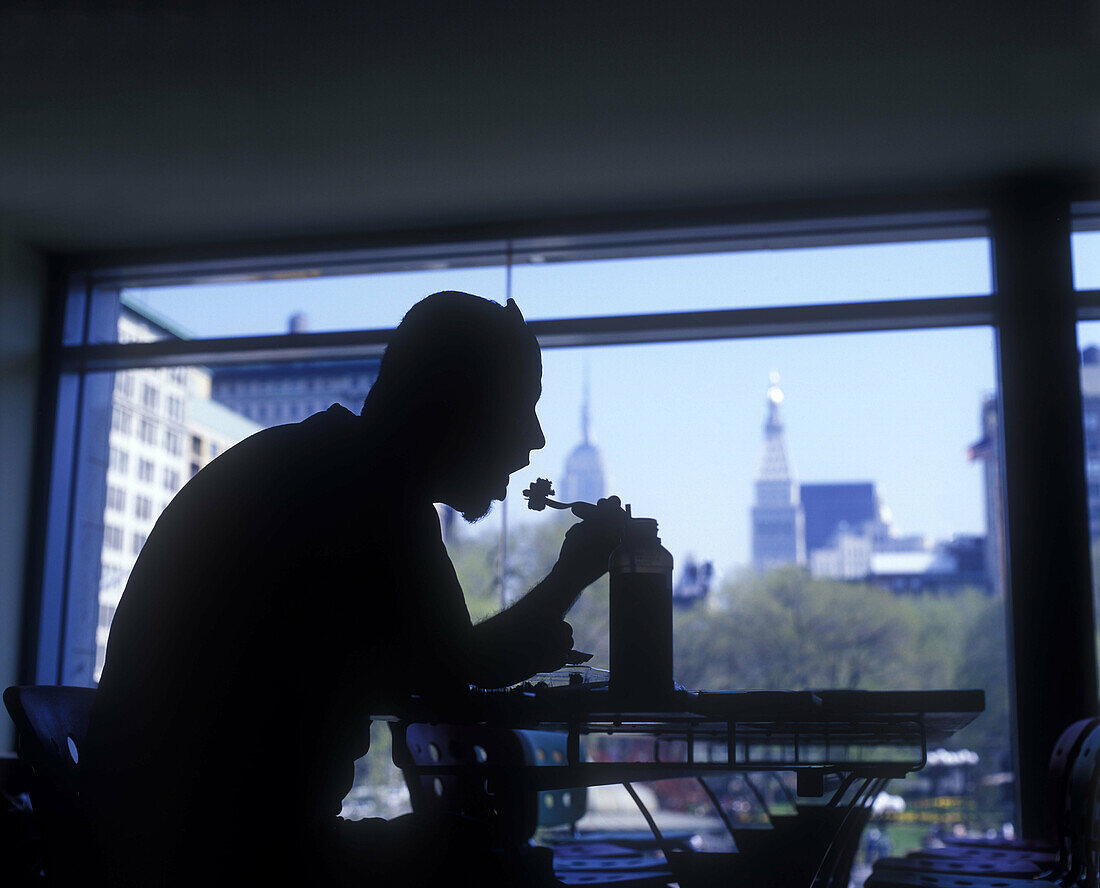 Man eating, Union square, Manhattan, New York, USA