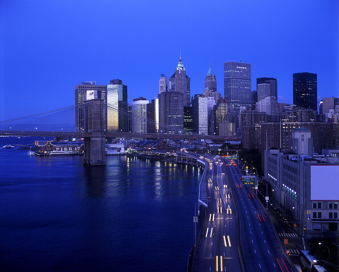 Brooklyn bridge, Downtown skyline, Manhattan, New York, USA