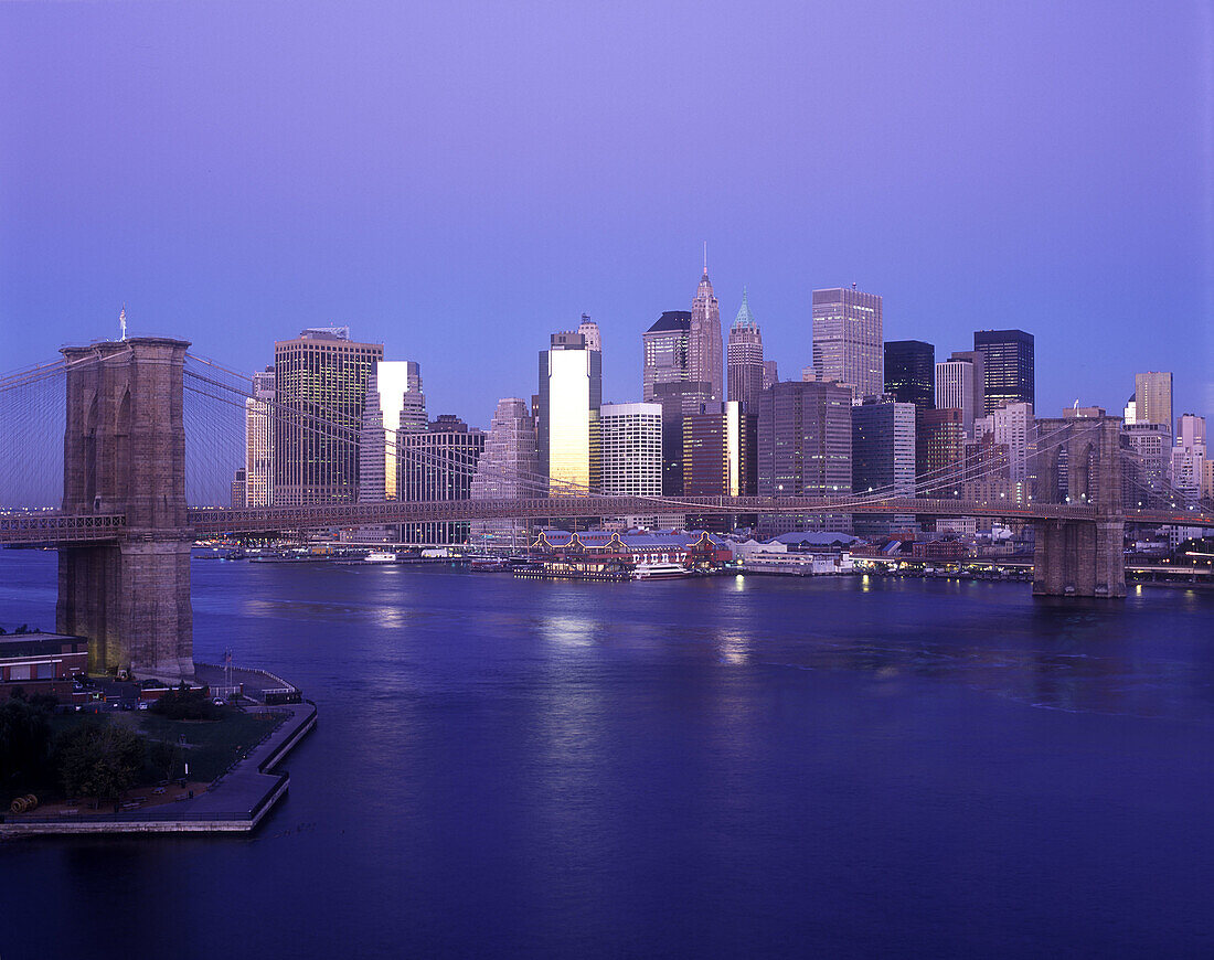 Brooklyn bridge, Downtown skyline, Manhattan, New York, USA