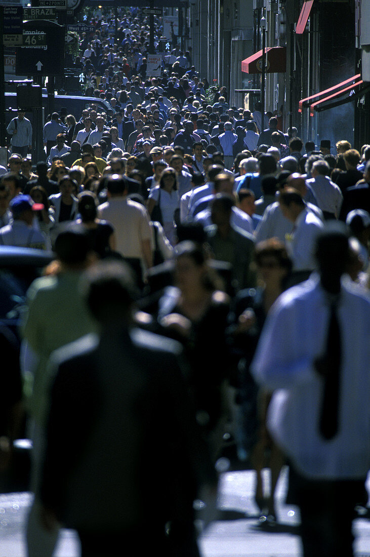 Crowds, 5th Avenue, Midtown, Manhattan, New York, USA