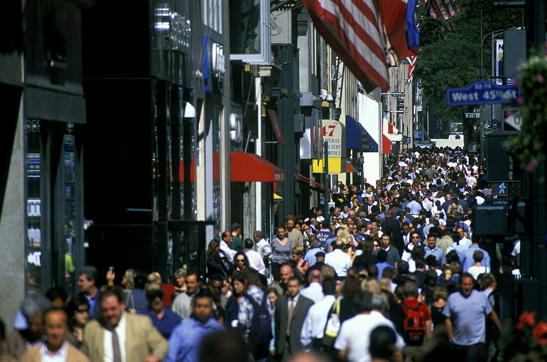 Crowds, Fifth Avenue, Midtown, Manhattan, New York, USA
