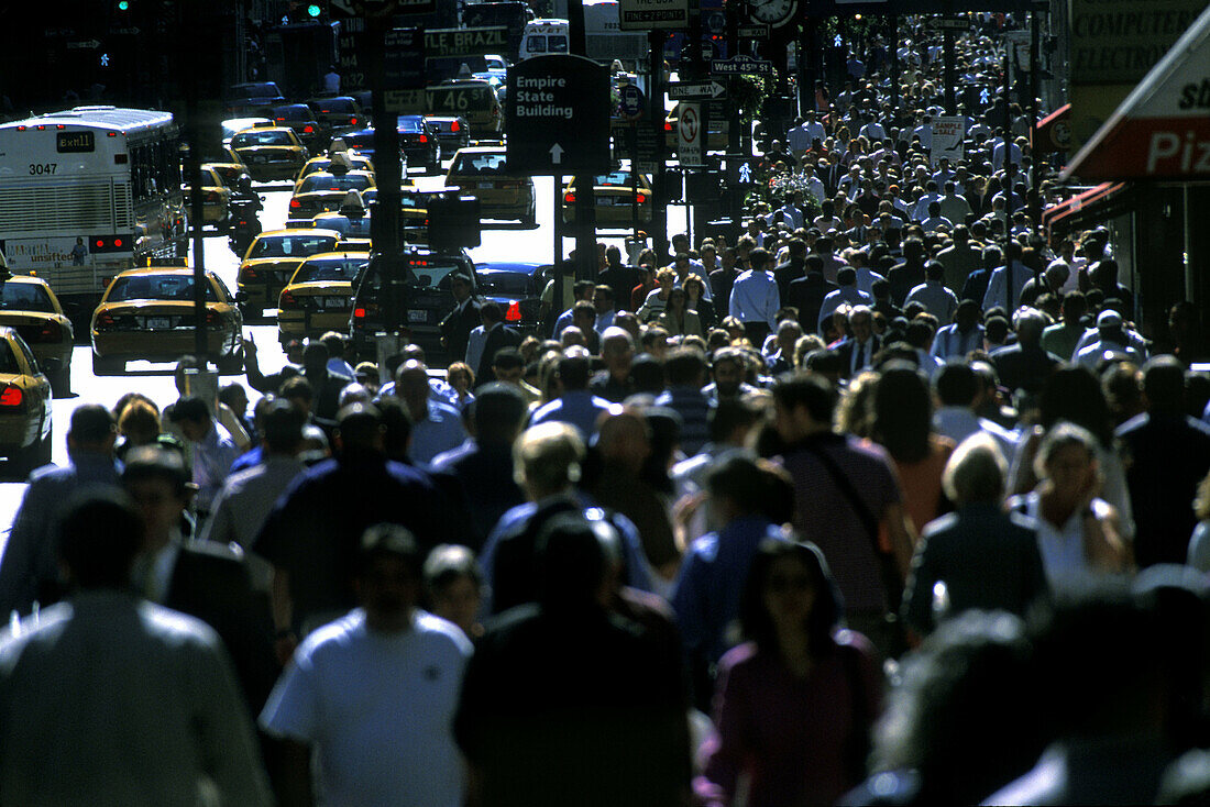 Crowds, Fifth Avenue, Midtown, Manhattan, New York, USA