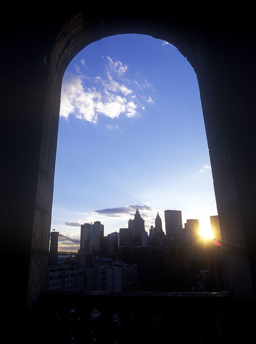 Archway, Manhattan bridge, Downtown skyline, Manhattan, New York, USA