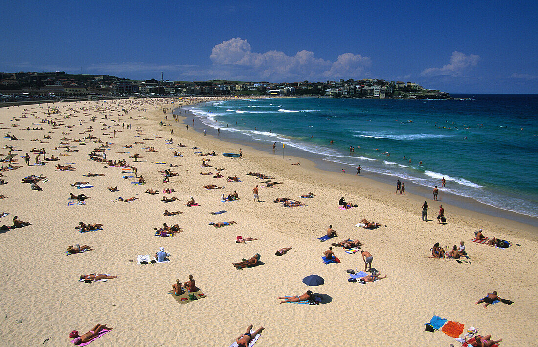 Der bekannteste Strand der Stadt, Bondi Beach, Sydney, New South Wales, Australien