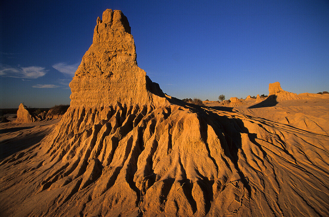 Die erodierten Reste der Wall of China, einer uralten Sanddüne, Mungo National Park, New South Wales, Australien