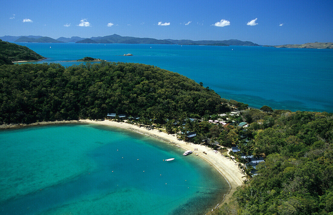 Aerial photo of Peppers Resort auf Long Island, Whitsunday Islands, Great Barrier Reef, Australia