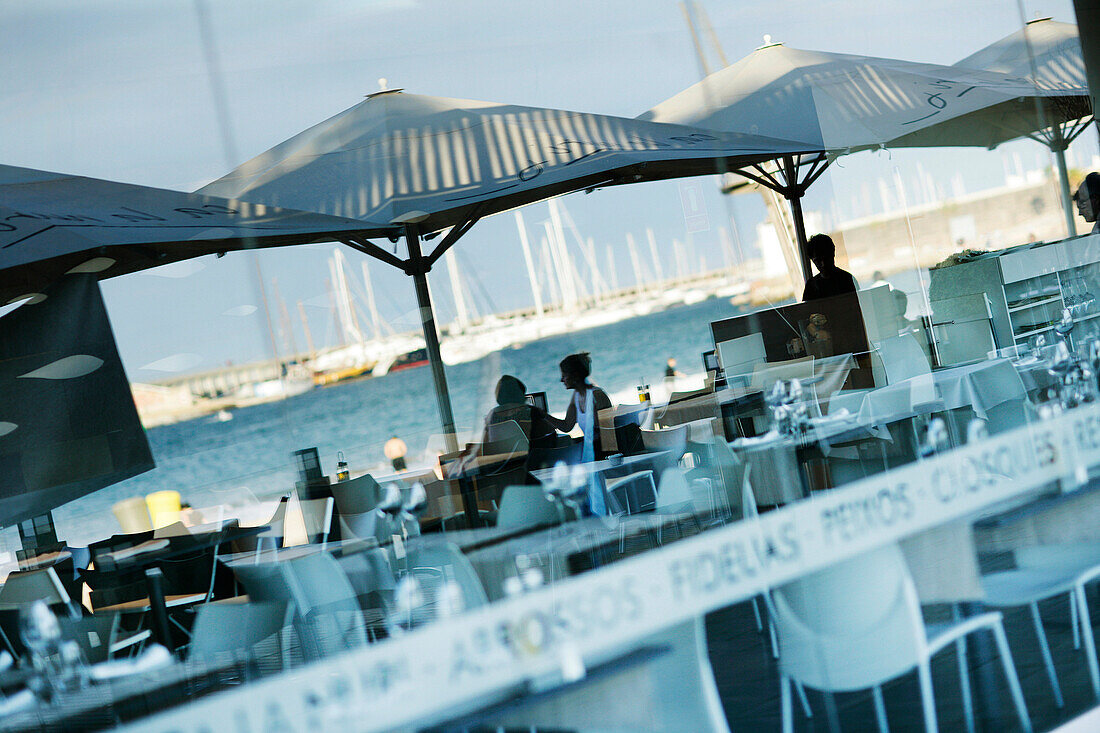 Reflection of the restaurant, Beach Barceloneta, Barcelona, Katalanien, Spain
