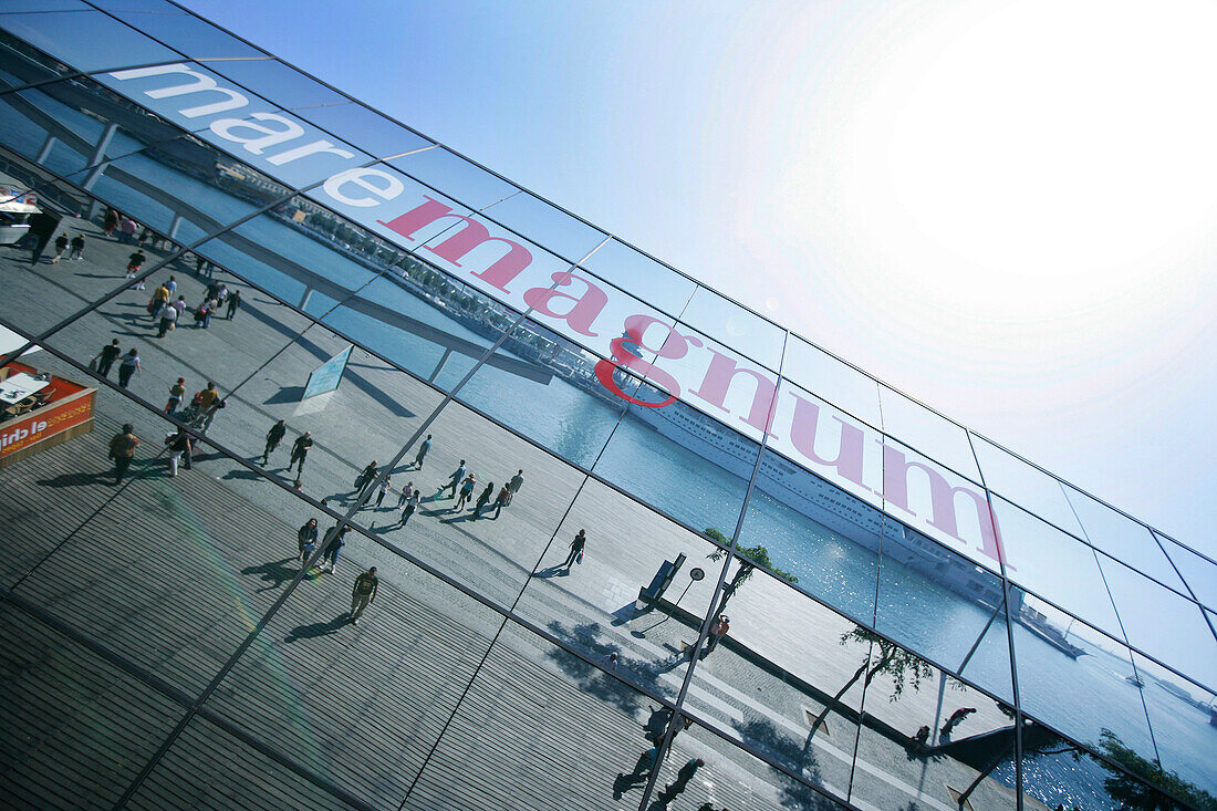 Reflective front of the shoppingcenter mare magnum, Barcelona, Katalanien, Spain