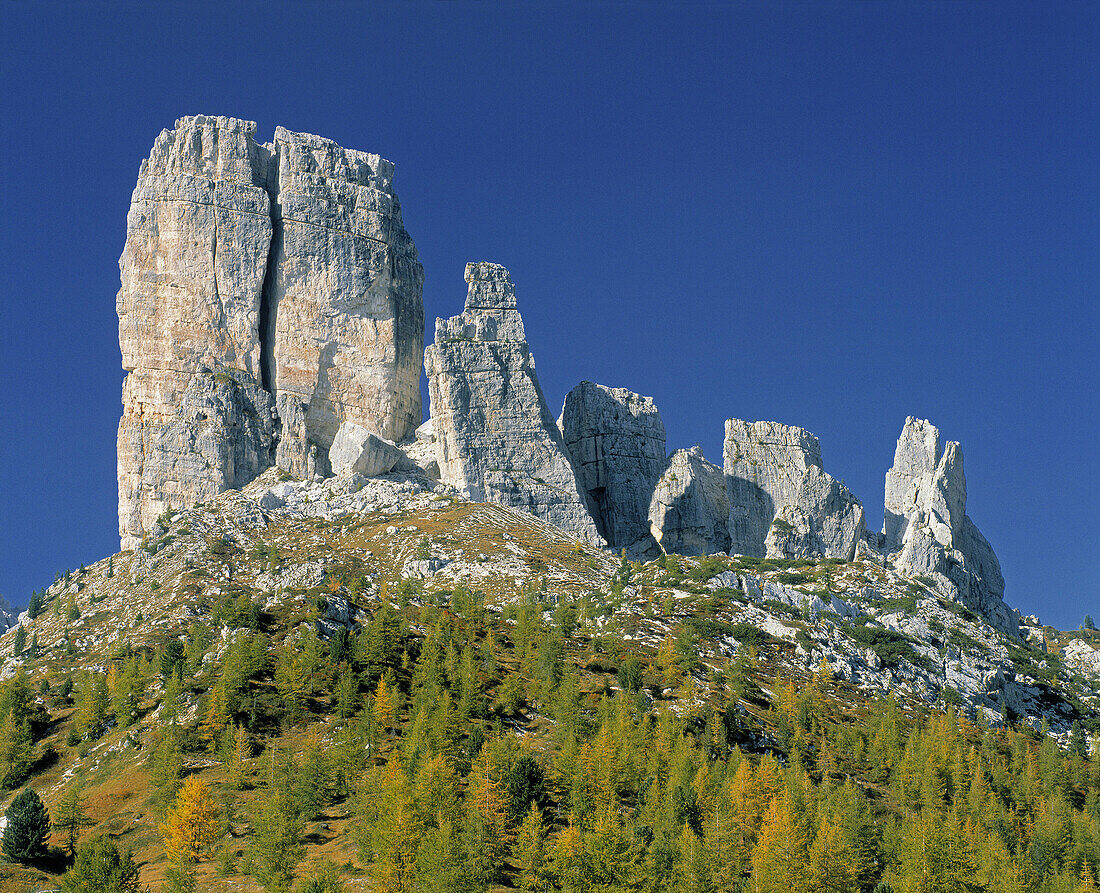 The Cinque Torri (2361 m) with the Grande Torre, between Cortina d Ampezzo and Falzarego Pass, Ampezzaner Dolomites, Italy