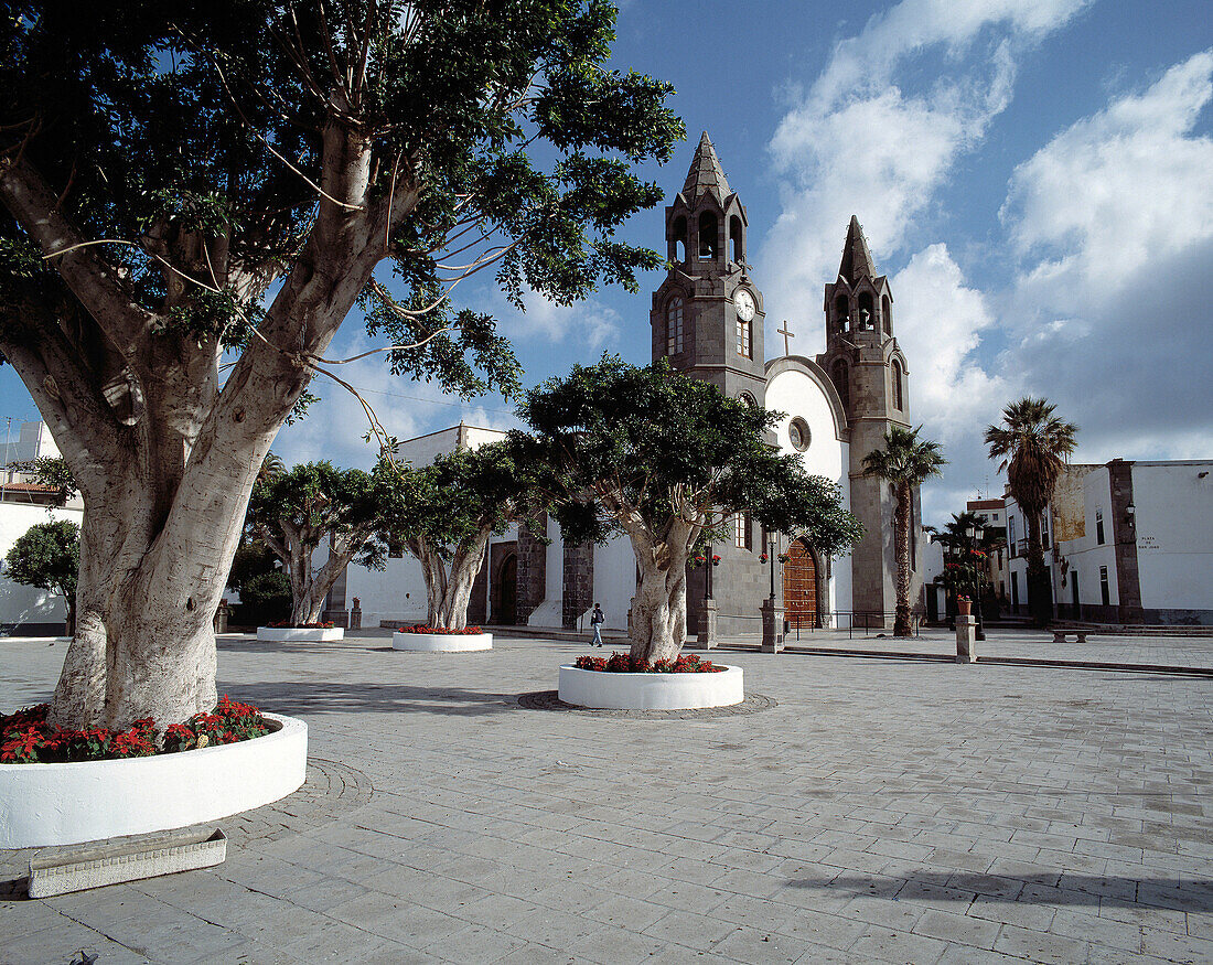 Spain, Canary Islands, Gran Canaria, Telde, Plaza de San Juan, San Juan Bautista Church