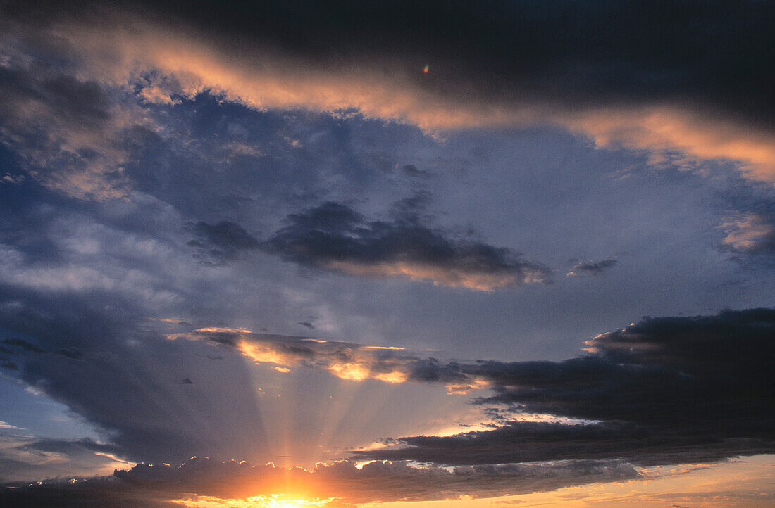  Ätherisch, Atmosphäre, Außen, Darüber hinaus, Erschaffung, Farbe, Geheimnis, Geheimnisvoll, Gott, Himmel, Horizontal, Landschaft, Landschaften, Licht, Lichtstrahl, Lichtstrahlen, Luft, Natur, seltsam, Sonne, Sonnenuntergang, Sonnenuntergänge, Spiritualit