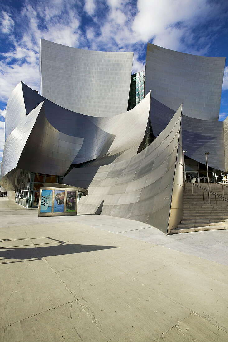 Walt Disney Concert Hall (built 2004) Architect: Frank Gehry. Downtown. Los Angeles. California. USA
