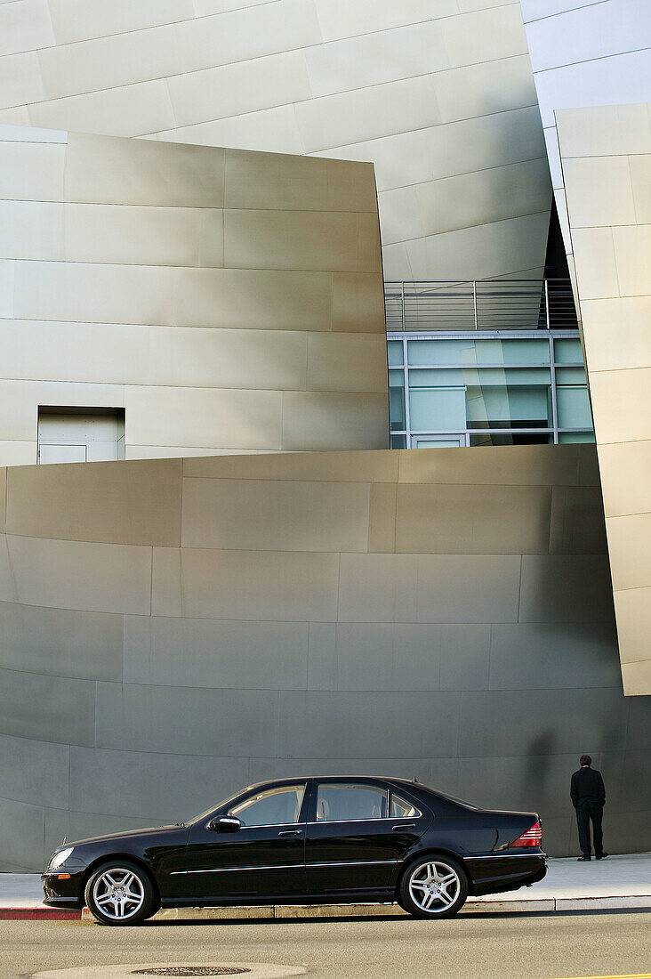 Walt Disney Concert Hall (built 2004) Architect: Frank Gehry. Downtown. Los Angeles. California. USA