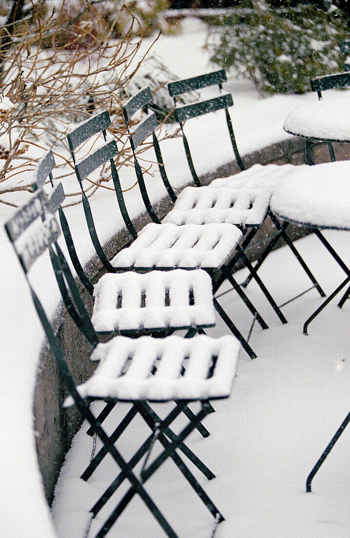 Chair, Chairs, Cold, Color, Colour, Concept, Concepts, Covered, Exterior, Nobody, Outdoor, Outdoors, Outside, Park, Parks, Snow, Table, Tables, Vertical, Weather, White, Winter, Wintertime, C71-268420, agefotostock 