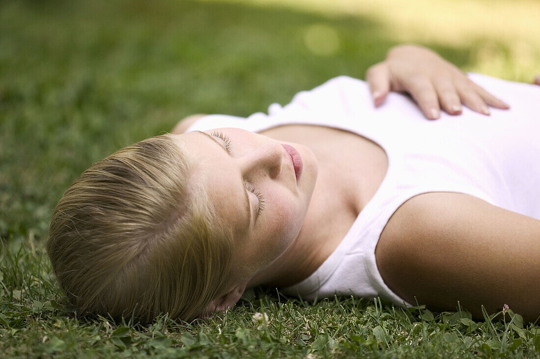 ut, Closed eyes, Color, Colour, Contemporary, Daytime, Exterior, Fair-haired, Female, Generation X, G