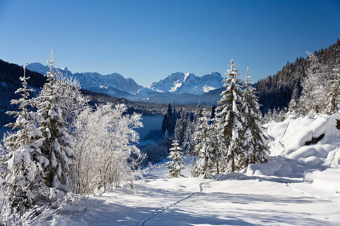 Winterlandschaft in den Bayerischen Alpen, Oberbayern, Deutschland