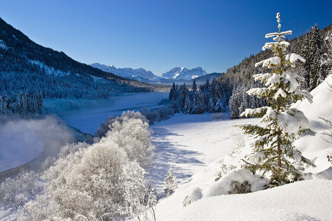 Winterlandschaft in den Bayerischen Alpen, Oberbayern, Deutschland