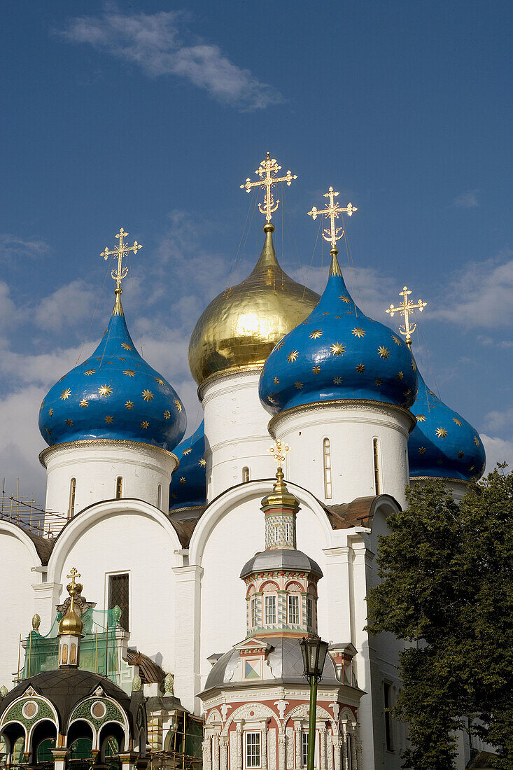 Assumption Cathedral (1559-1585), Holy Trinity-St. Sergius Lavra (monastery), Sergiyev Posad. Golden Ring, Russia