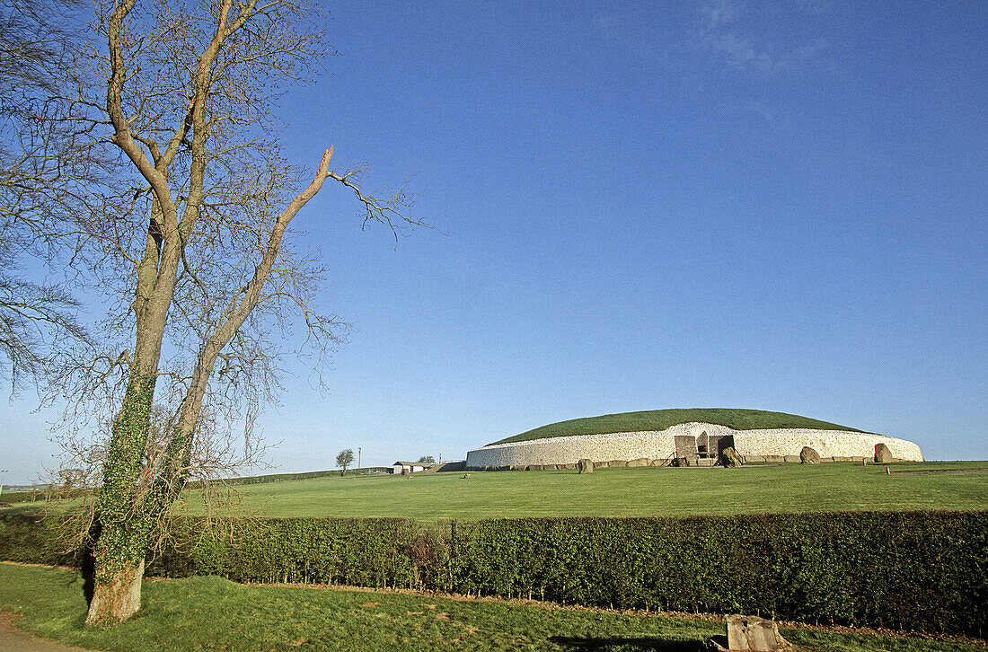 Tumulus. Newgrange. The Boyne Valley. Co. Meath. Ireland.