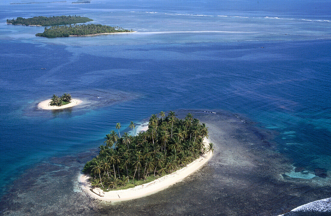 Tropical island. Kuna Yala, San Blas region, Panama