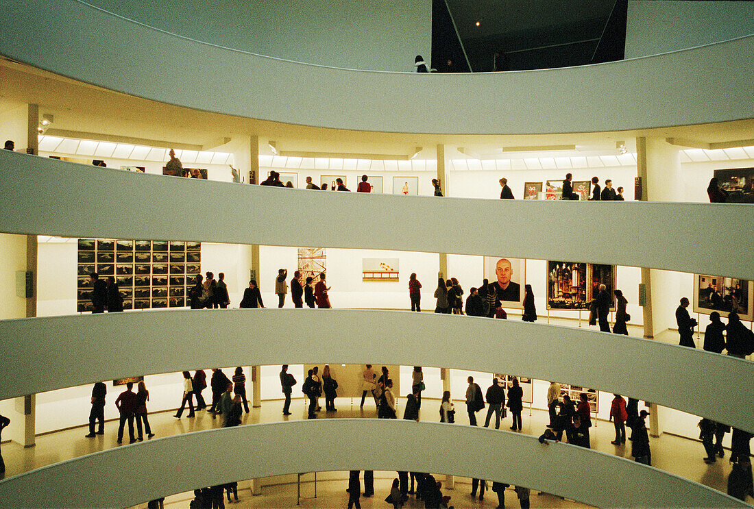 Crowded gallery view, Guggenheim museum, by Frank Lloyd Wright, built in 1959. New York City. USA