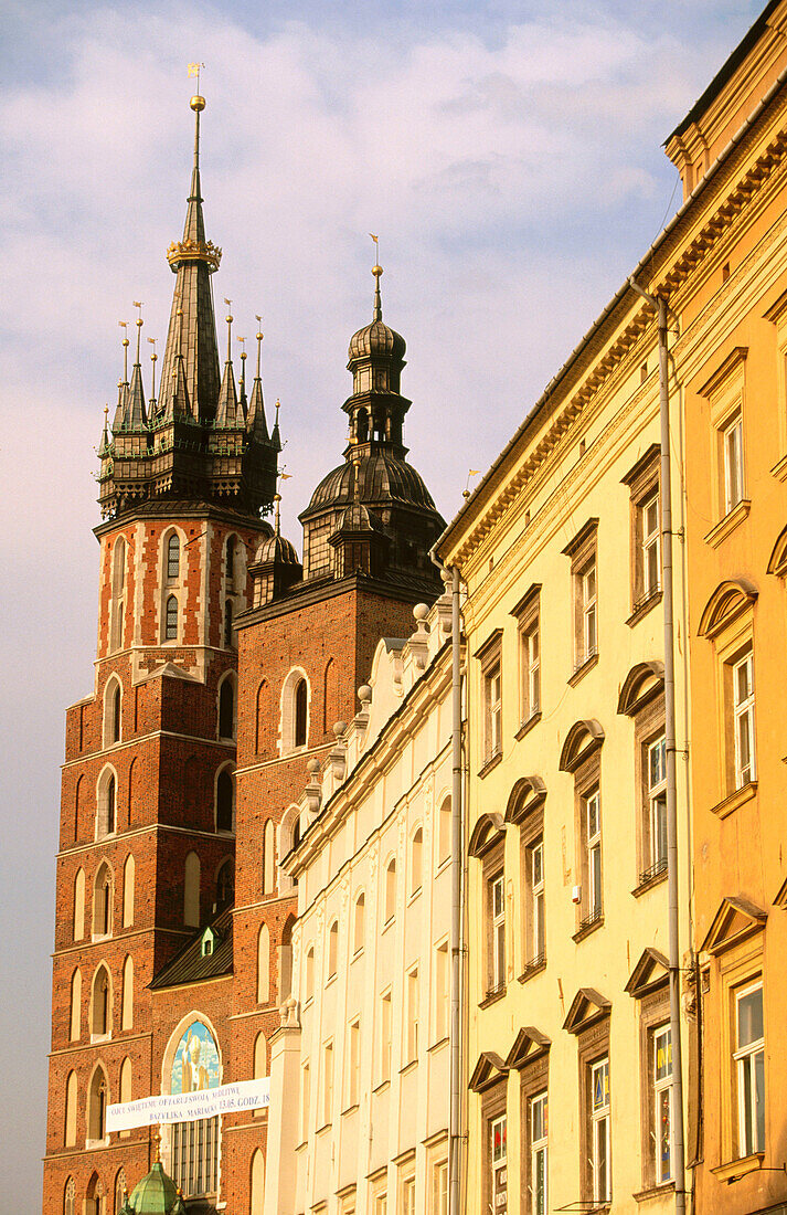 Kosciol Mariacki (St. Mary s Church, B.1220). Rynek Glowny. Krakow. Poland