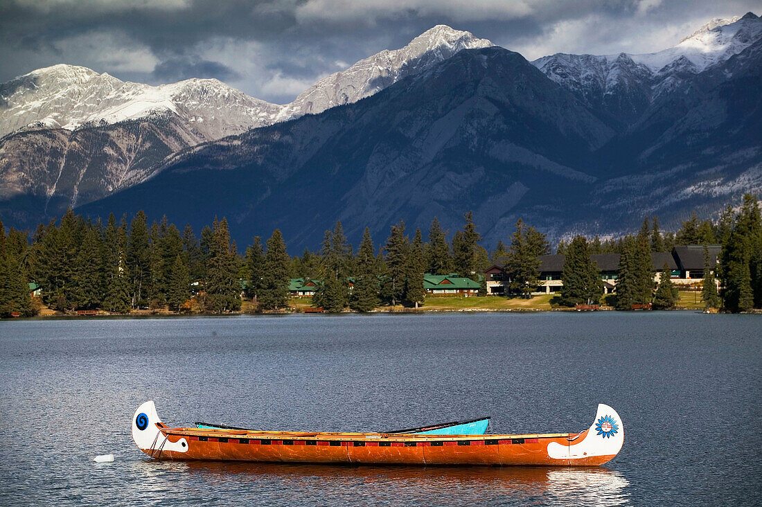 Indian canoe in front of Jasper Park lodge, Lac Beauvert. Jasper National Park. Alberta, Canada