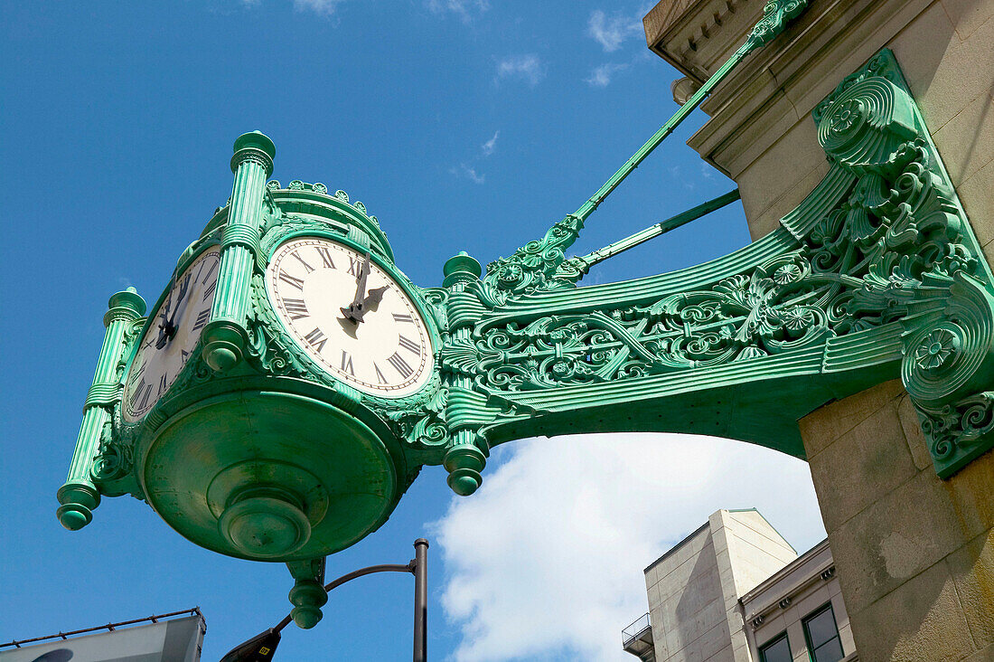 The Loop, North State Street, Marshall Field & Co. Store, street clock. Chicago. Illlinois, USA