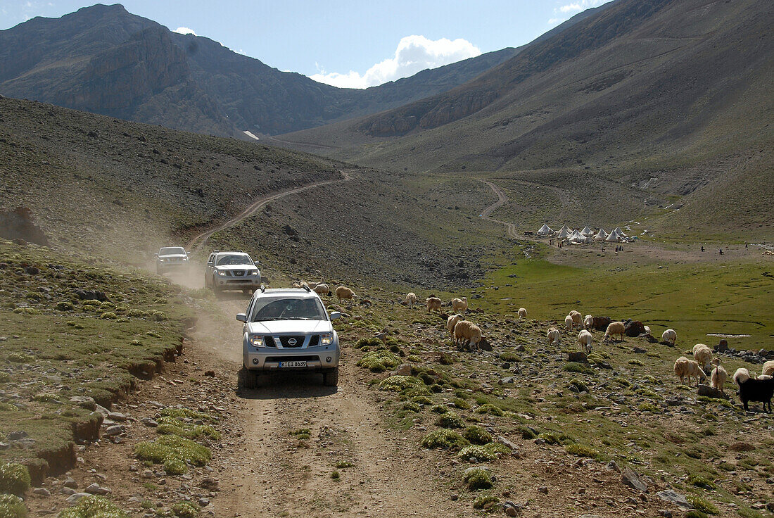 Offroad 4x4 tour mit Geländewagen, Landschaft between Kozluca und Tashan, Zamanti Highlands, Taurus Gebirge, Türkei, Europa